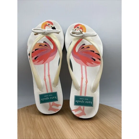 Kate Spade New York Flamingo Flip Flop Sandals Size 5 White Pink Bow Charm Beach - Picture 1 of 12